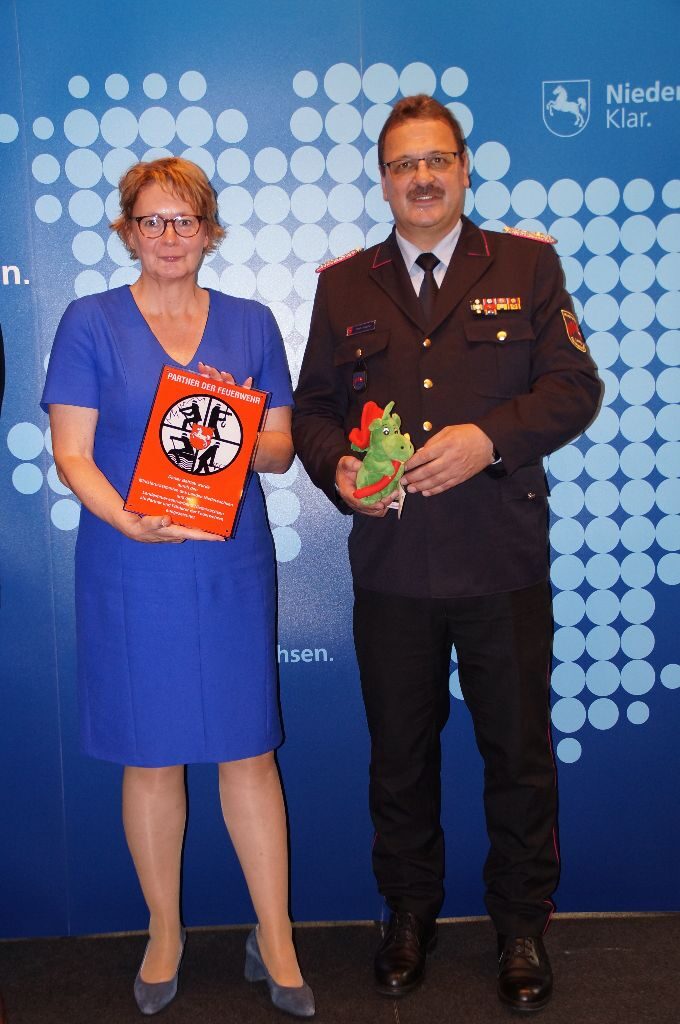 Feuerwehrministerin Behrens und LFV-Präsident Olaf Kapke