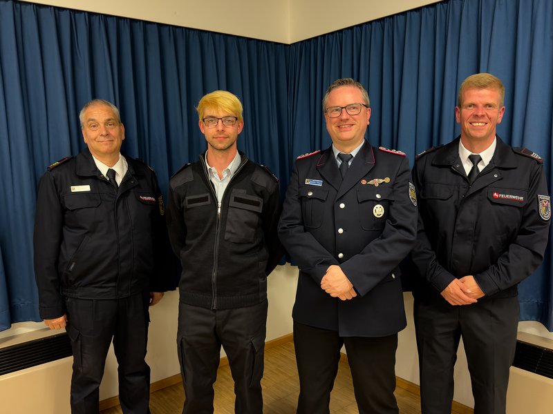 Brandschutzabschnittsleiter Süd Ralf Tiedemann, Jendrik Döhler, KarstenRöpe und Kreisausbildungsleiter Alexander Greif (v.l.n.r.)